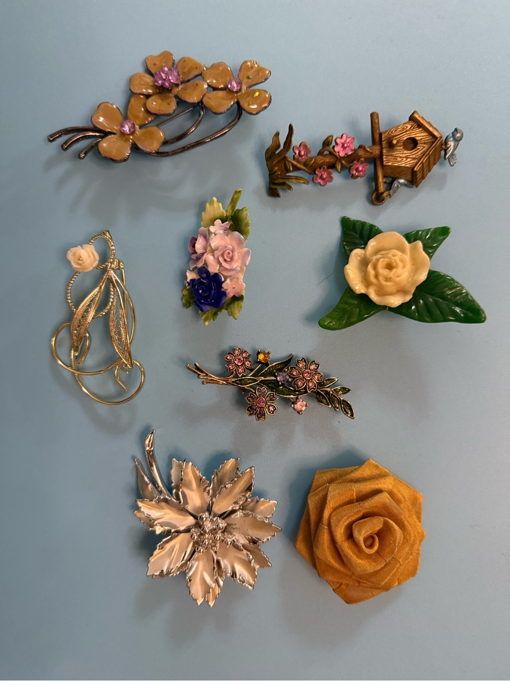 Brooch floral lot